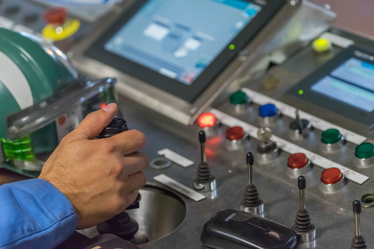 Interface d'automatisation et données industrielles sur un poste connecté en usine